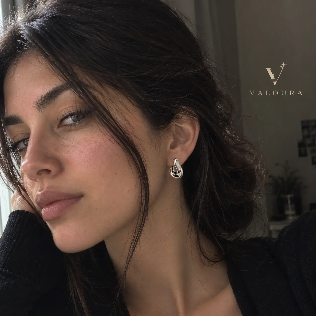 گوشواره حلقه‌ای گره‌ای مینیمال نقره‌ای